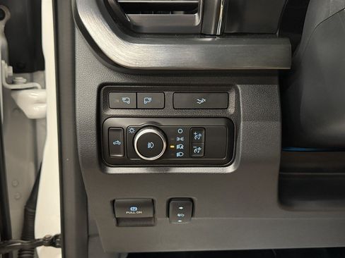 Used 2024 Ford F250 Lariat w/ Lariat Ultimate Package AWD/4WD image 34