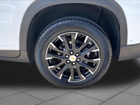 Used 2025 Chevrolet Traverse LT w/ Enhanced Driving Package FWD image 11