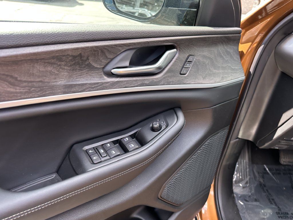 New 2026 Jeep Grand Cherokee L Limited w/ Limited Altitude Package AWD/4WD image 19