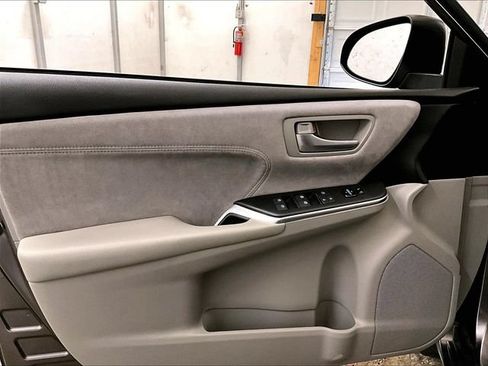 Used 2017 Toyota Camry XSE w/ Moonroof Package FWD image 22