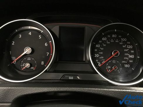 Used 2017 Volkswagen GTI SE image 41