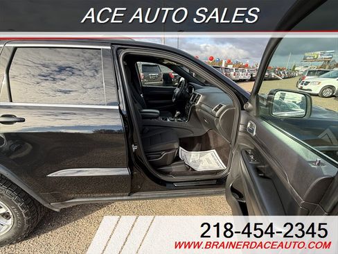 Used 2019 Jeep Grand Cherokee Laredo image 11