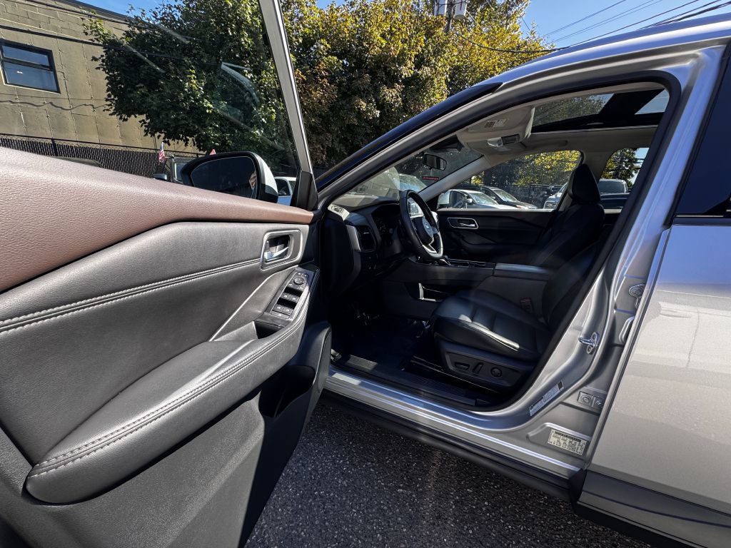 Used 2021 Nissan Rogue SV w/ Premium Package AWD/4WD image 10