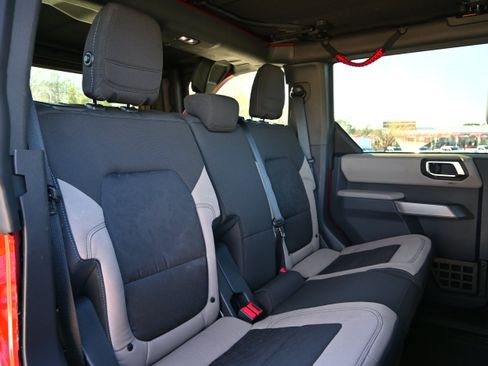 Used 2022 Ford Bronco Wildtrak image 10