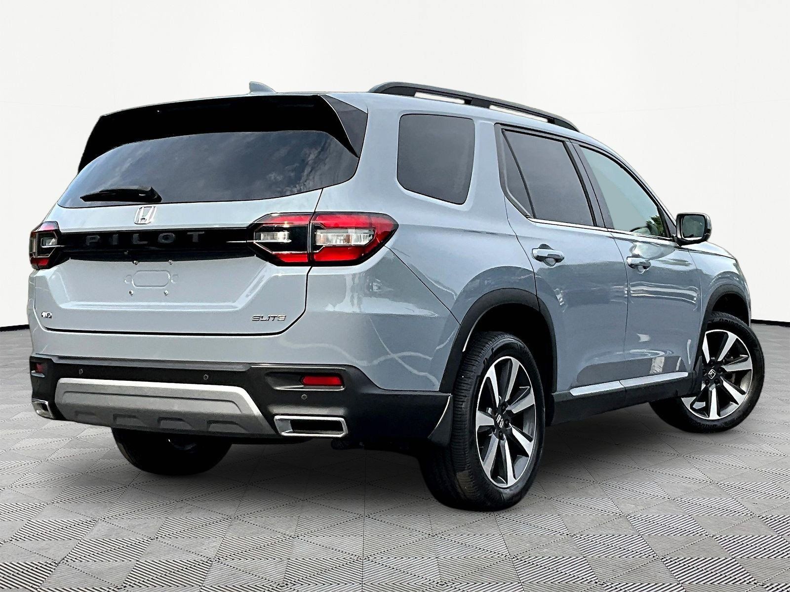 Used 2023 Honda Pilot Elite image 6