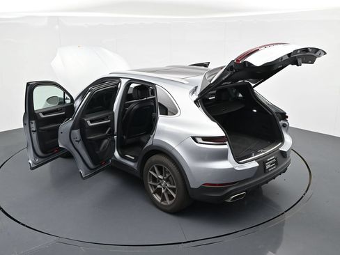Certified 2025 Porsche Cayenne AWD/4WD image 19