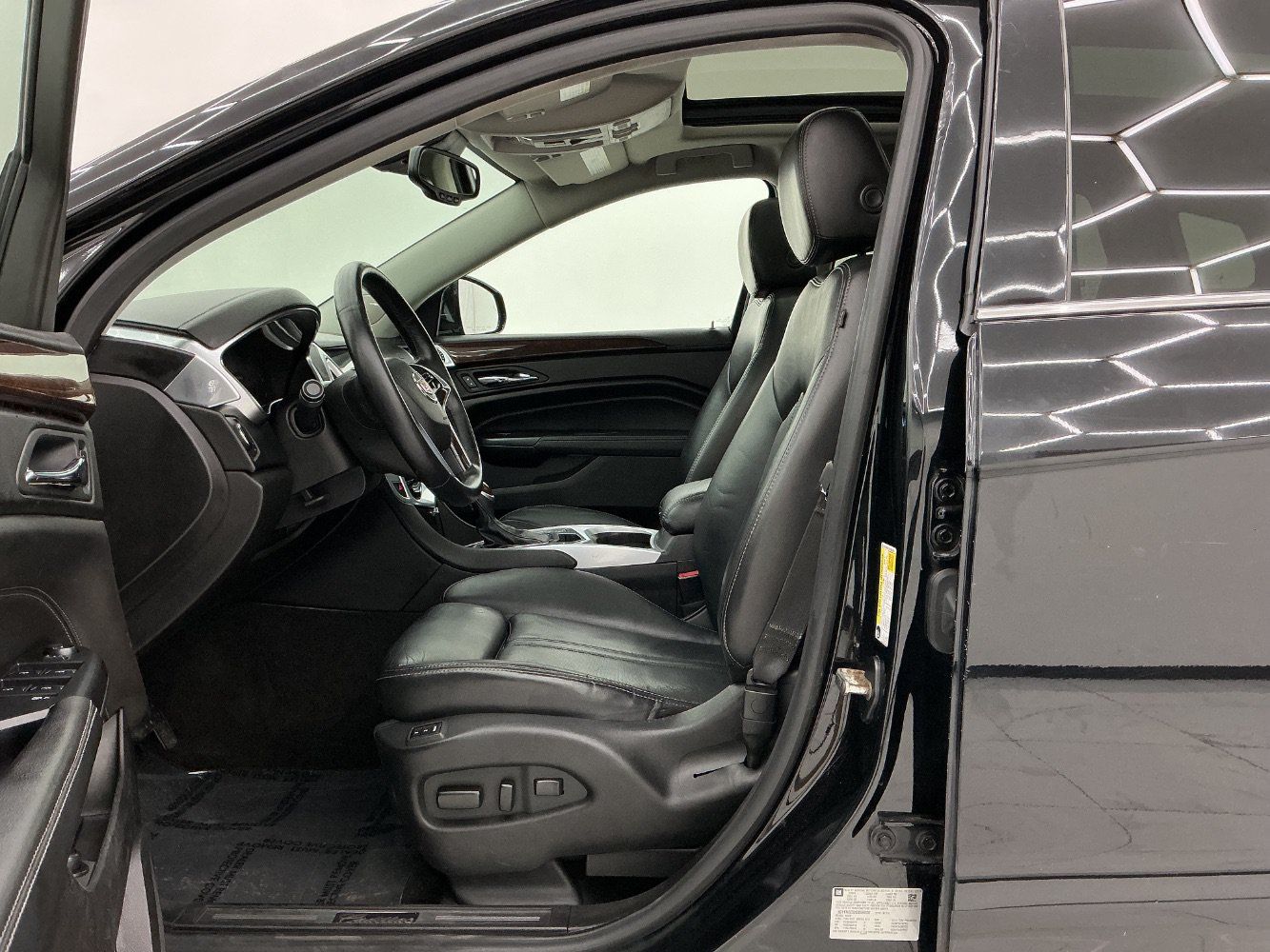 Used 2016 Cadillac SRX Luxury w/ Driver Awareness Package AWD/4WD image 14