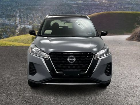 Used 2023 Nissan Kicks SV FWD image 2