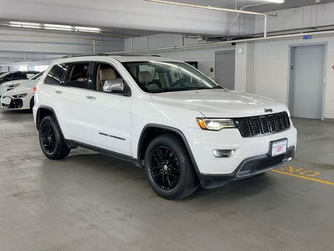 Used 2017 Jeep Grand Cherokee Limited w/ Luxury Group II image 7