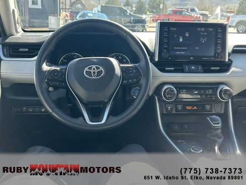 Used 2021 Toyota RAV4 XLE Premium image 12