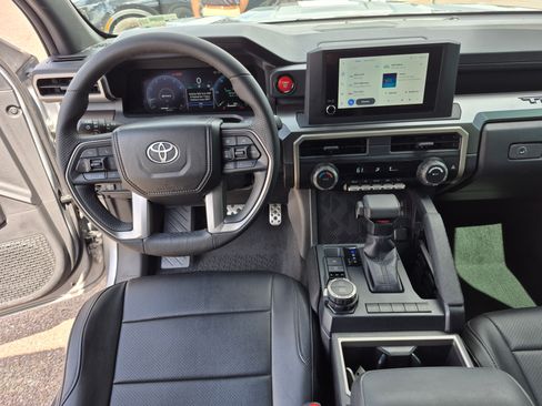 Certified 2025 Toyota Tacoma TRD Sport AWD/4WD image 18