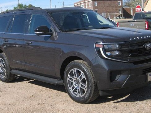 Used 2025 Ford Expedition Active AWD/4WD image 7