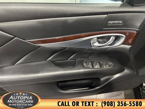 Used 2017 INFINITI Q70 3.7 image 19