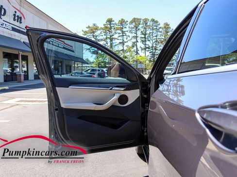 Used 2019 BMW X2 xDrive28i w/ Convenience Package AWD/4WD image 17