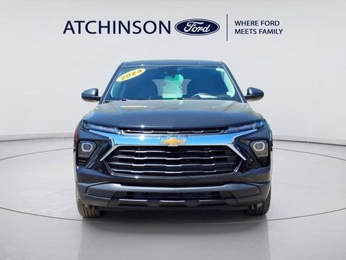 Used 2024 Chevrolet TrailBlazer LS w/ LS Convenience Package FWD image 2