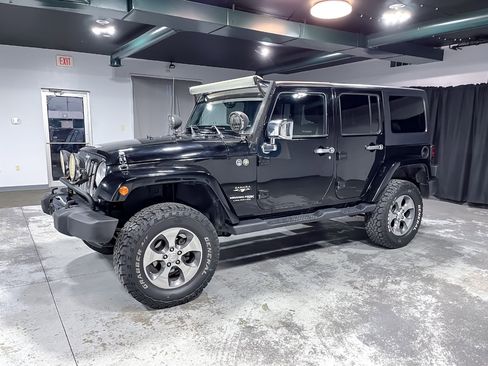 Used 2018 Jeep Wrangler Unlimited Sahara image 4
