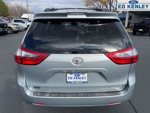 Used 2020 Toyota Sienna XLE image 29