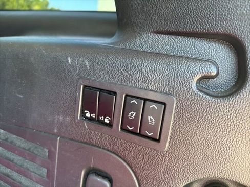 Used 2017 Chevrolet Suburban Premier image 15