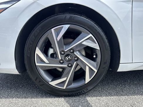 Certified 2025 Hyundai Elantra SEL image 11