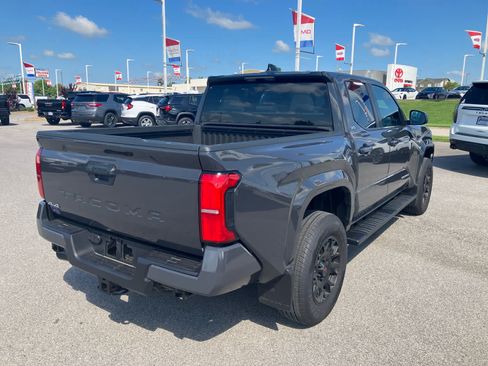 Used 2025 Toyota Tacoma SR5 AWD/4WD image 7