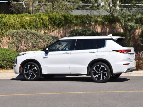 Used 2023 Mitsubishi Outlander SEL AWD/4WD image 31