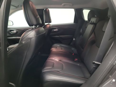 Used 2021 Jeep Cherokee Trailhawk w/ Technology Group AWD/4WD image 18