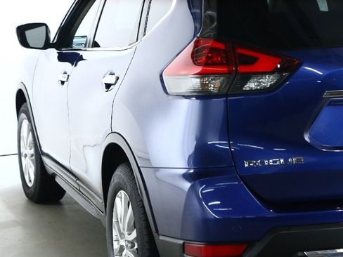 Used 2020 Nissan Rogue SV image 41
