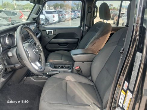 Used 2020 Jeep Gladiator Overland AWD/4WD image 9