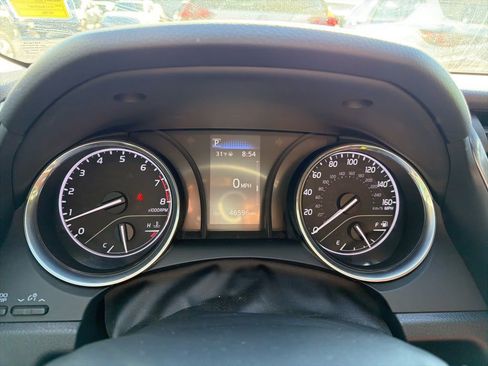 Used 2020 Toyota Camry SE image 9