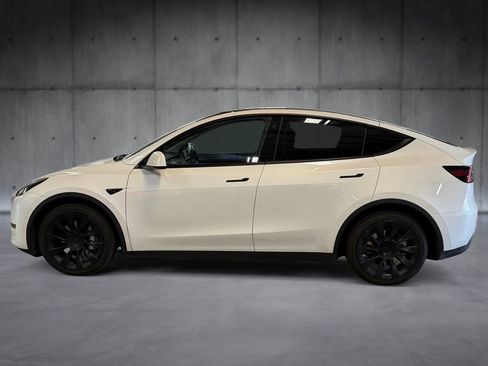 Used 2023 Tesla Model Y Long Range image 2