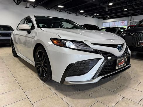 Used 2021 Toyota Camry XSE w/ Navigation Upgrade Package FWD image 9