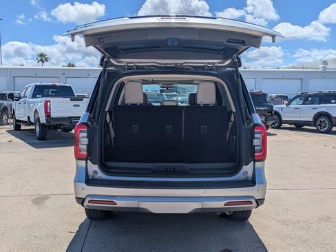 Used 2024 Ford Expedition Limited image 5