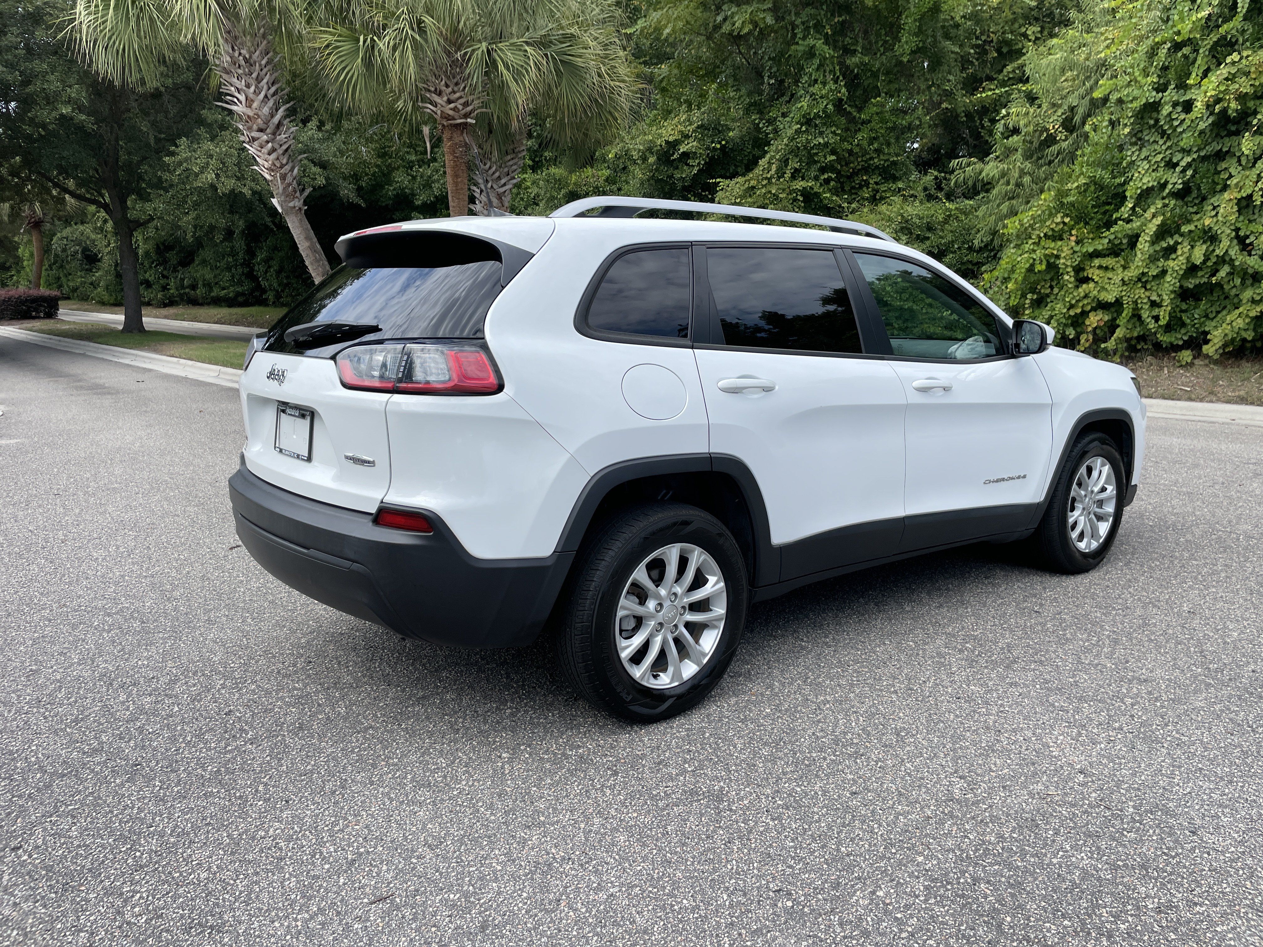 Used 2021 Jeep Cherokee Latitude FWD image 9