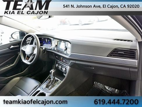 Used 2024 Volkswagen Jetta SE image 10