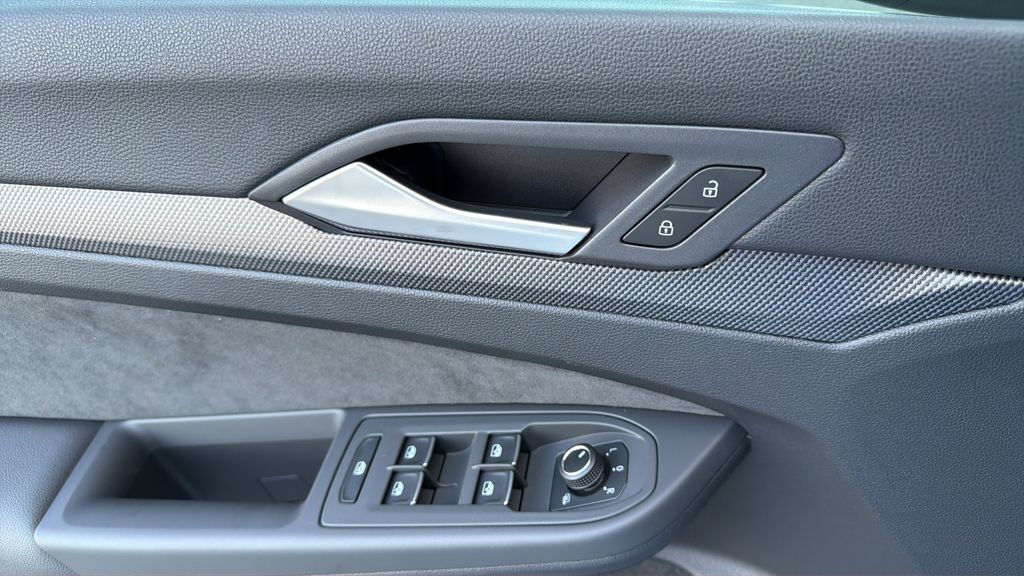 New 2026 Volkswagen GTI SE FWD image 20