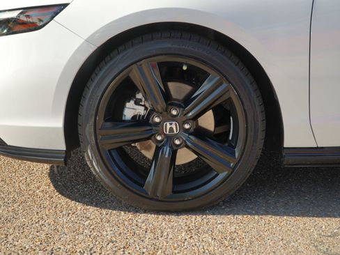 Used 2024 Honda Accord Sport image 17