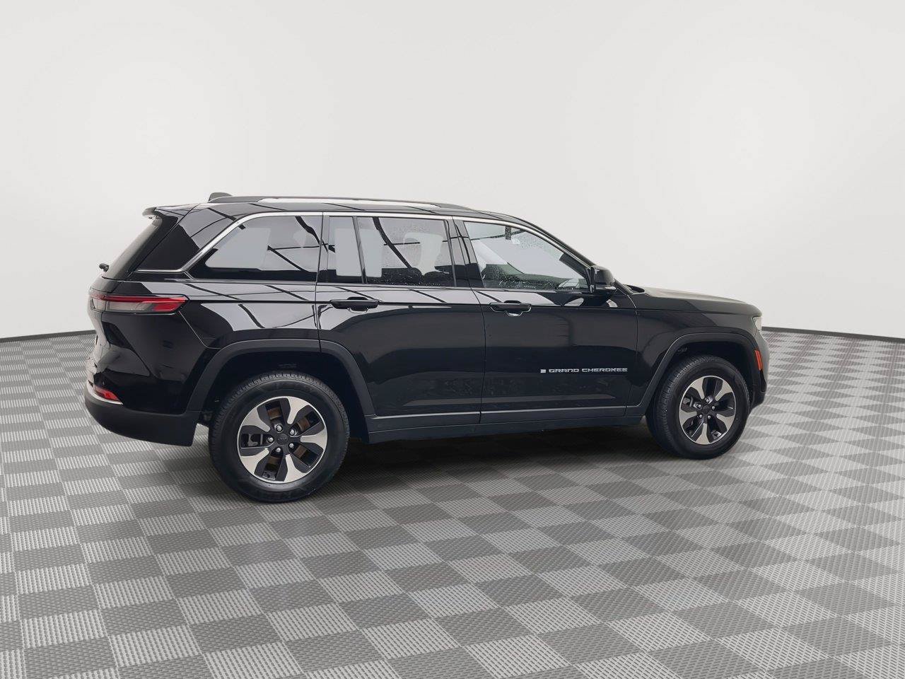 Used 2023 Jeep Grand Cherokee 4WD 4xe image 42
