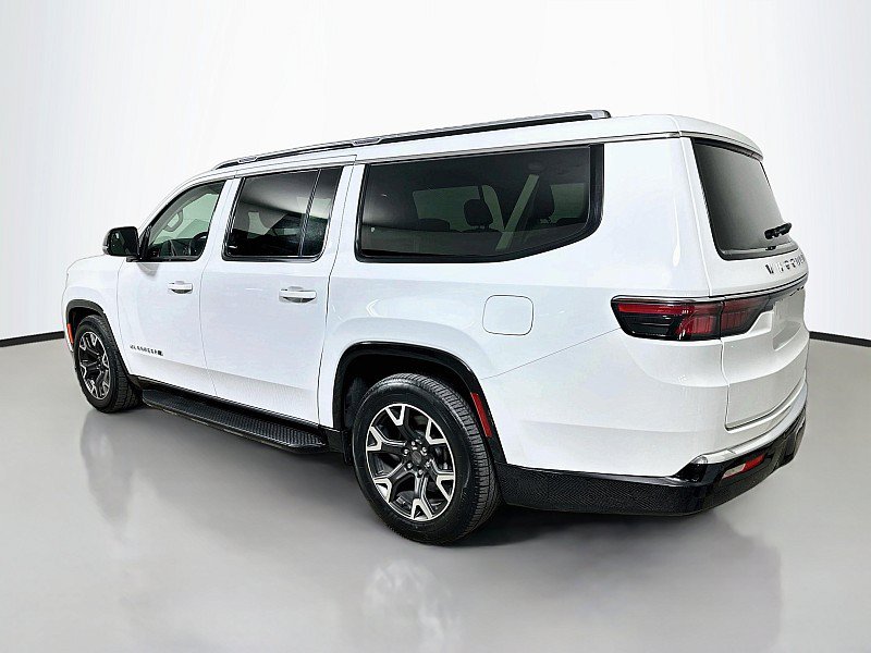 Used 2024 Jeep Wagoneer L Series III w/ Flexible Seating Group AWD/4WD image 5