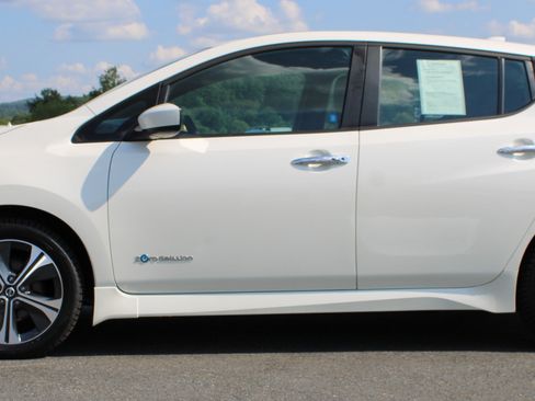 Used 2019 Nissan Leaf SV Plus w/ SV Plus Technology Package FWD image 12