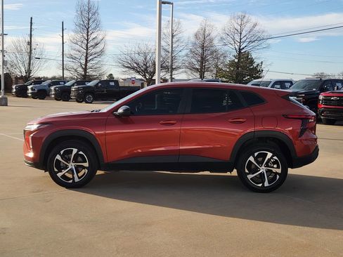 Used 2024 Chevrolet Trax RS w/ Driver Confidence Package image 5