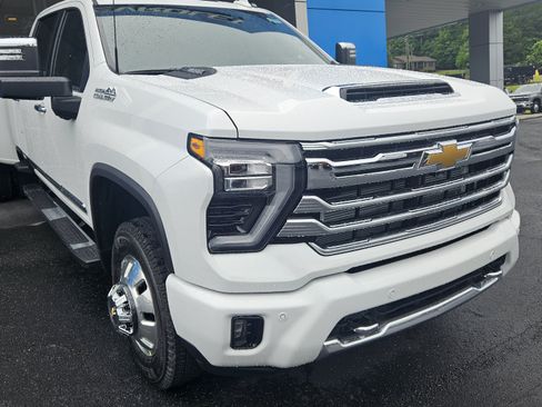 New 2026 Chevrolet Silverado 3500 High Country w/ Technology Package AWD/4WD image 2