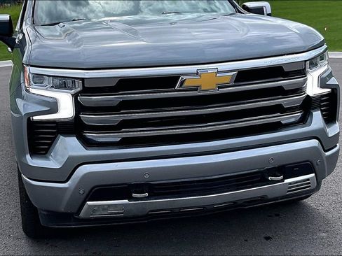 Used 2025 Chevrolet Silverado 1500 High Country w/ Technology Package AWD/4WD image 29
