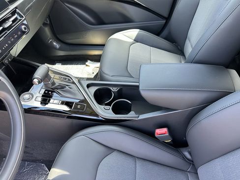 New 2026 Kia Niro EX FWD image 17