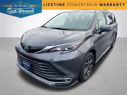 New 2025 Toyota Sienna Platinum