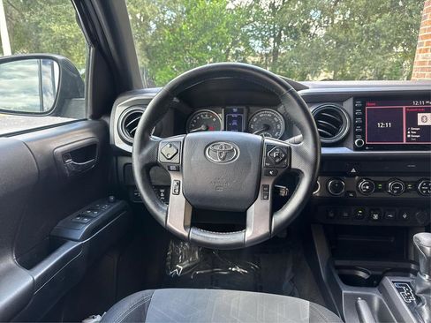 Used 2020 Toyota Tacoma TRD Off-Road w/ Technology Package AWD/4WD image 12