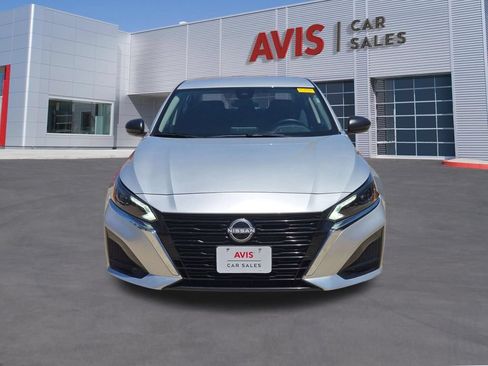 Used 2025 Nissan Altima 2.5 SV FWD image 10