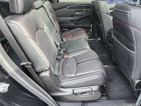 Used 2025 Honda Pilot Black Edition image 21
