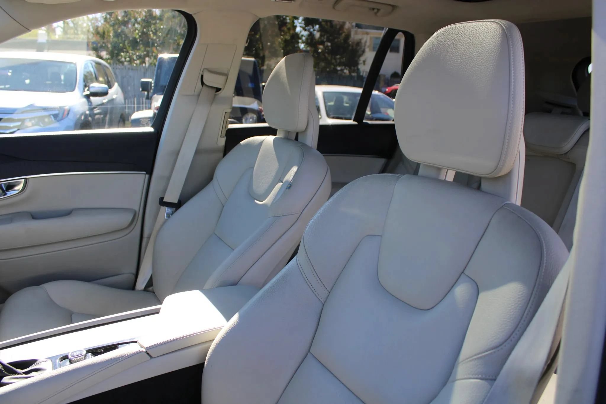 Used 2020 Volvo XC90 T6 Momentum AWD/4WD image 27