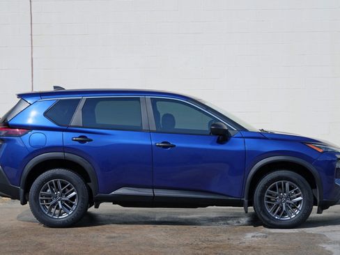 Used 2023 Nissan Rogue S AWD/4WD image 46