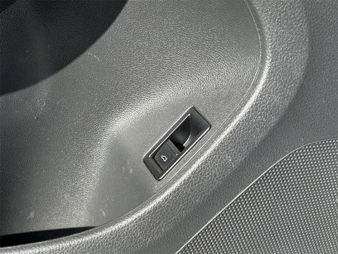 Used 2013 Volkswagen Jetta S image 32